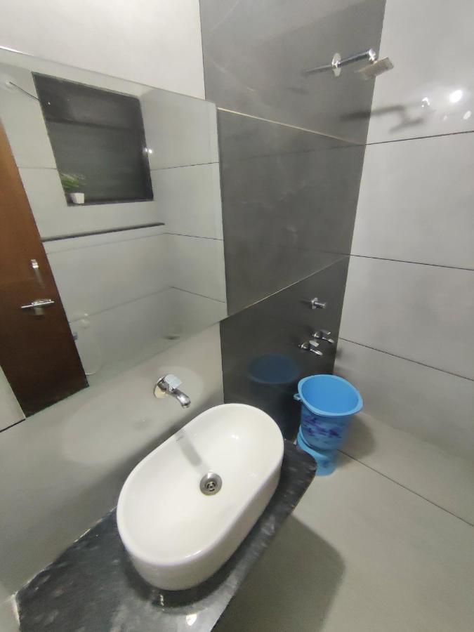 Hotel Sai Ssl Shirdi Bagian luar foto